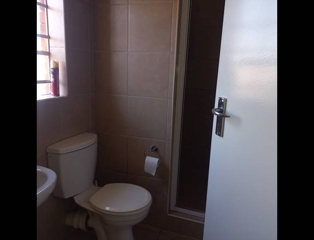 3 BEDROOM FREESTANDING FOR SALE IN THATCH HILL ESTATE